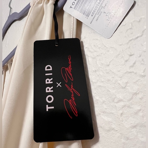 Torrid X Marylin Monroe White Midi Surplice Tie Back Dress BNWT Size 1 - Picture 5 of 12